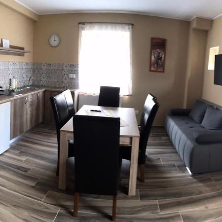 Adrienn Apartman Sárvár Esterno foto