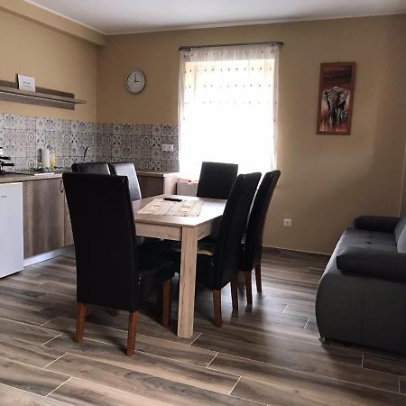 Adrienn Apartman Sárvár Esterno foto