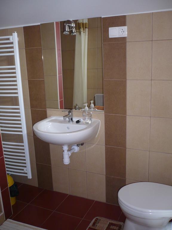 Adrienn Apartman Sárvár Esterno foto