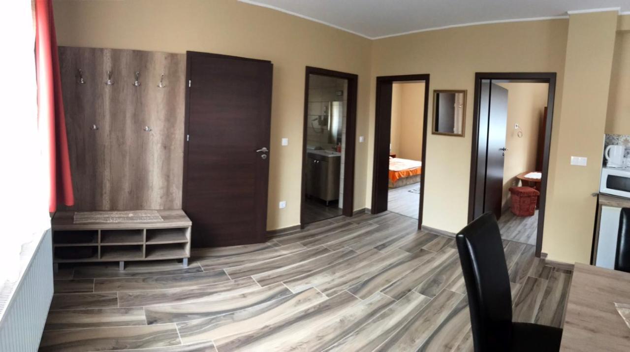 Appartamento Adrienn Apartman Sárvár Esterno foto