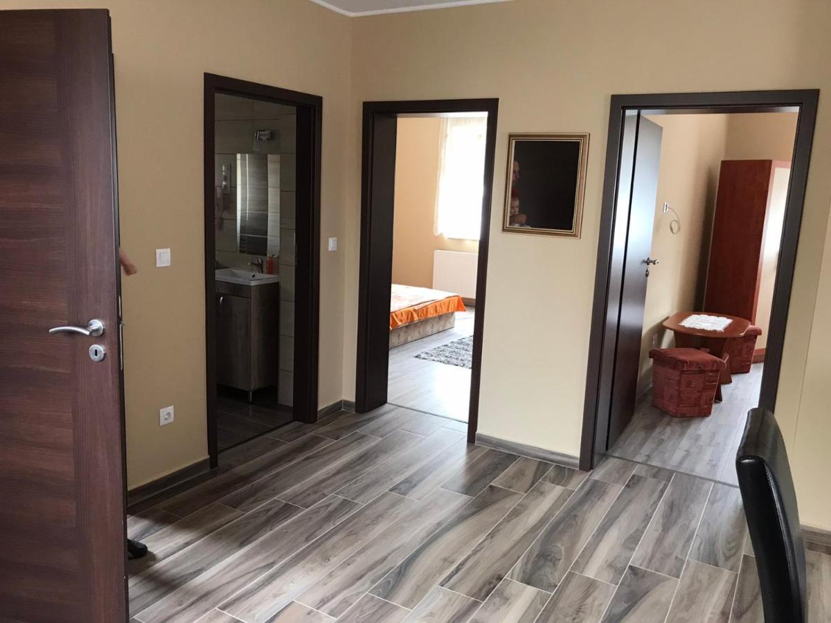 Adrienn Apartman Sárvár Esterno foto