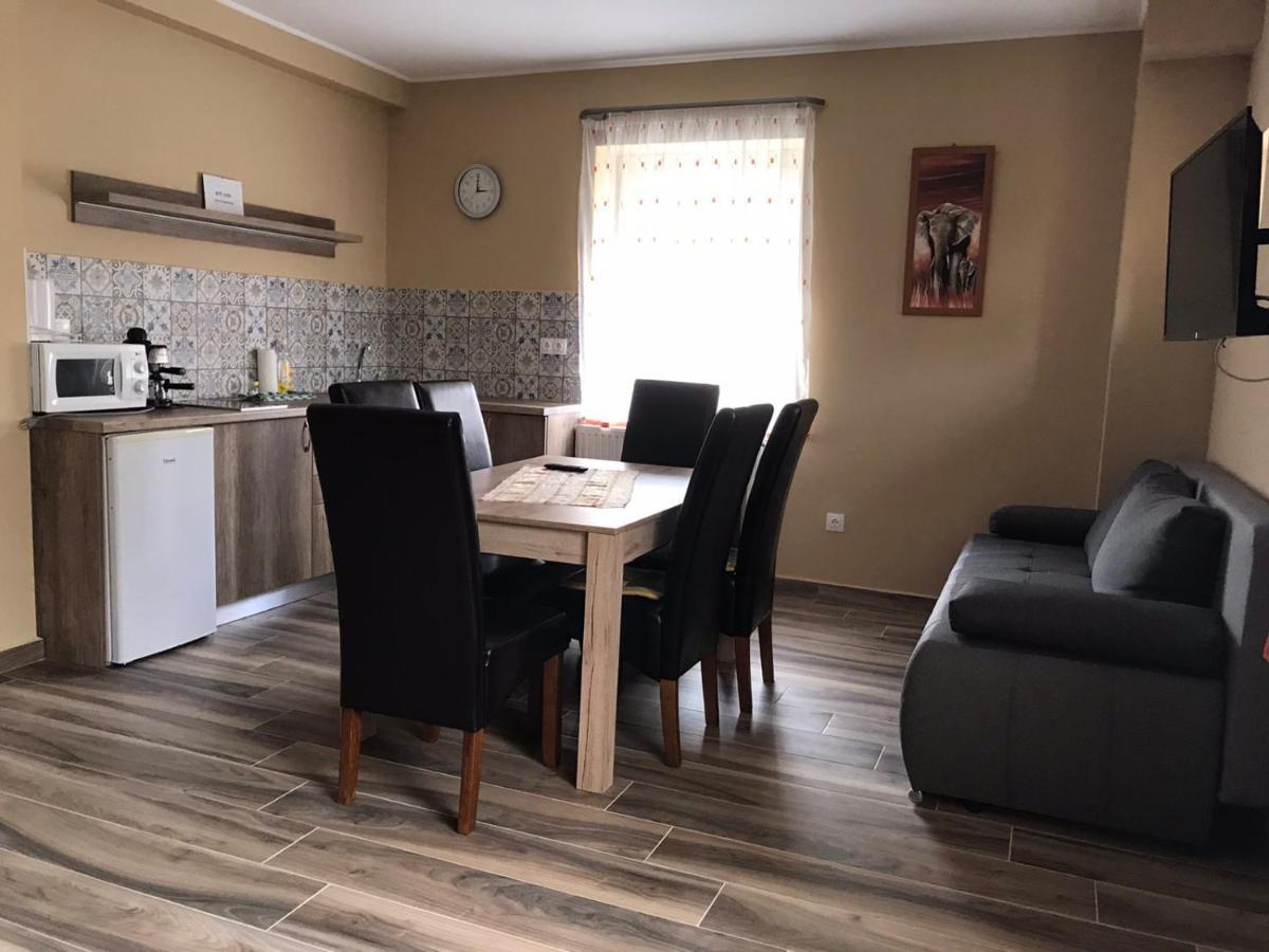 Appartamento Adrienn Apartman Sárvár Esterno foto